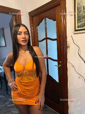 Latina fiesta dispuesta a pasarla bien