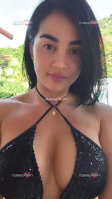 Por el estadio de Almería calle árbol del caucho, buen aparcamiento