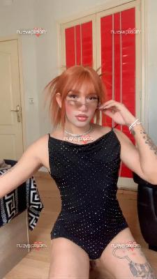 DESCUBRE A MARNI PELIRROJA FEMENINA PRIVADA