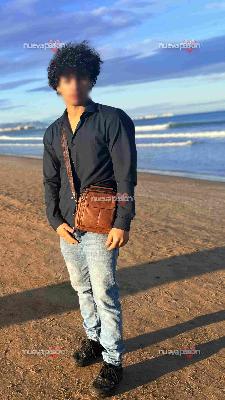 un niñato joven con buena verga y mucha leche , con unas manos increíbles para hacerte un masaje relajante y ponerte 100 por mill erotica , y hacerte olvidar todo , si quieres cumplir tus caprichos búscame lo hacemos donde tú quieras