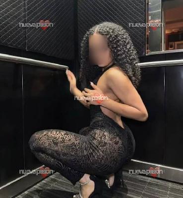 Bella puertorriqueña fiestera divertida