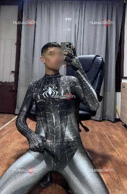 JOVEN COLOMBIANO VARONIL EN BARCELONA