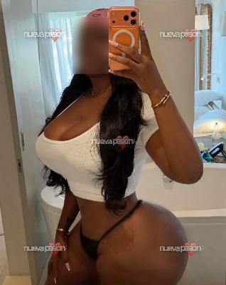 VIP morena exclusiva con tetas y culo grande es muy dulce y caliente