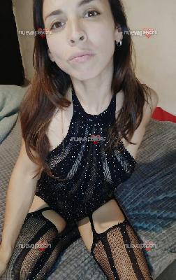 Soy Lucía Reyna… 🔥 Donde mando yo… y tú solo disfrutas