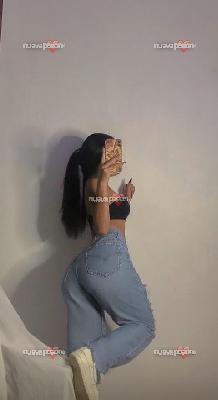 María joven divertida alegré extrovertida