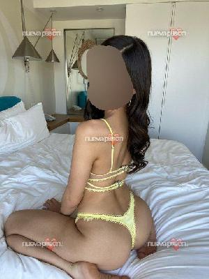 Je suis disponible pour des rencontres sexuelles rémunérées.