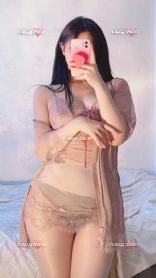 CHICA ASIÁTICA MUY ATRACTIVA, METRO CARPETANA