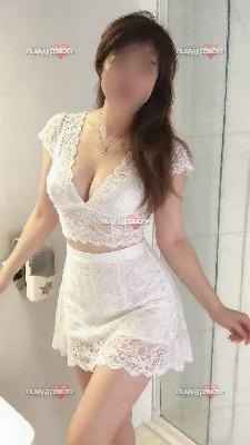 CHICA ASIÁTICA MUY ATRACTIVA, METRO CARPETANA