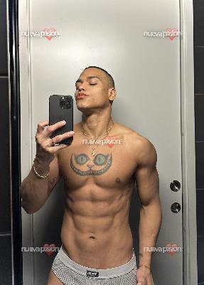 Sebastián latino caliente