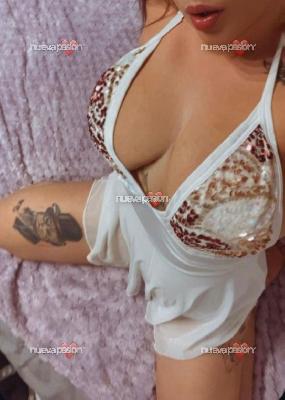 Fiestera y complaciente