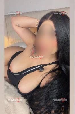 Chica ardiente con una intensidad de darte todo