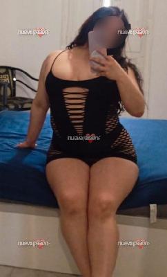 Eres un hombre muy travieso y quieres probar mi placer y ver lo traviesa que soy en la cama...