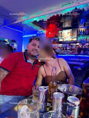 Pareja de Jóvenes Hombre y Mujer