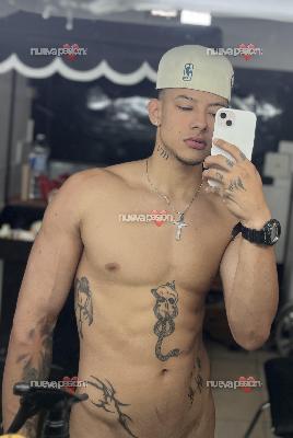 RECIÉN LLEGADO Ale🥷23 años latino atención a parejas