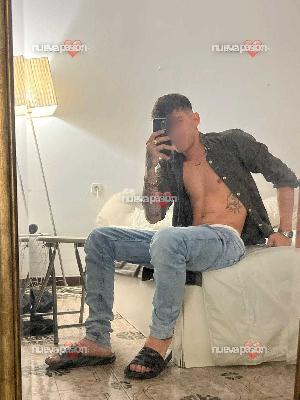 JOVEN COLOMBIANO , BUEN ROLLO , FIESTA EN PALMA DE MALLORCA CENTRO 23 AÑOS