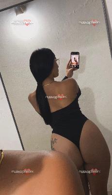 Eva 🩷 femenina y mimosa