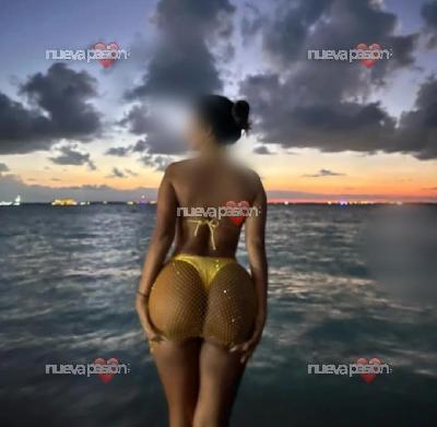 Una morenaza latina recién llegada a la isla poco dias