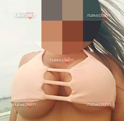 Una morenaza latina recién llegada a la isla poco dias