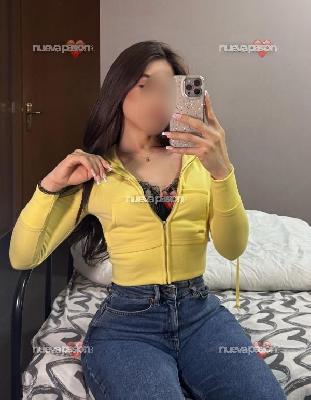 CURIOSA Y DIVERTIDA JOVEN MUY CACHONDA