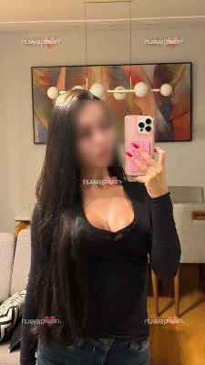 Encantadora, sexy, divertida, amable, complaciente en todo