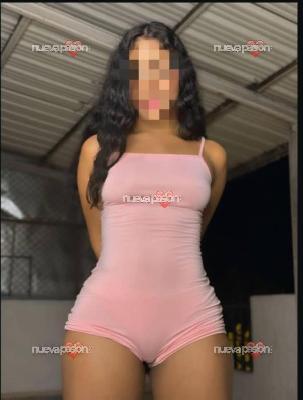 Morena con culo grande