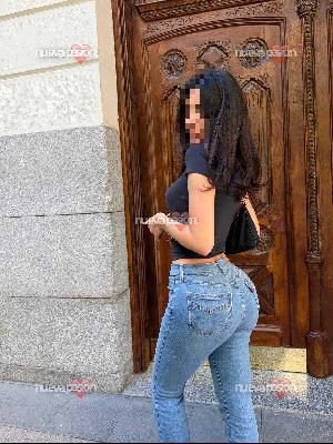 Española madrileña fiestera