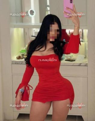 Tú putita te espera mojada y sin braguitas