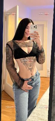 Antonella dulce jovencita complaciente